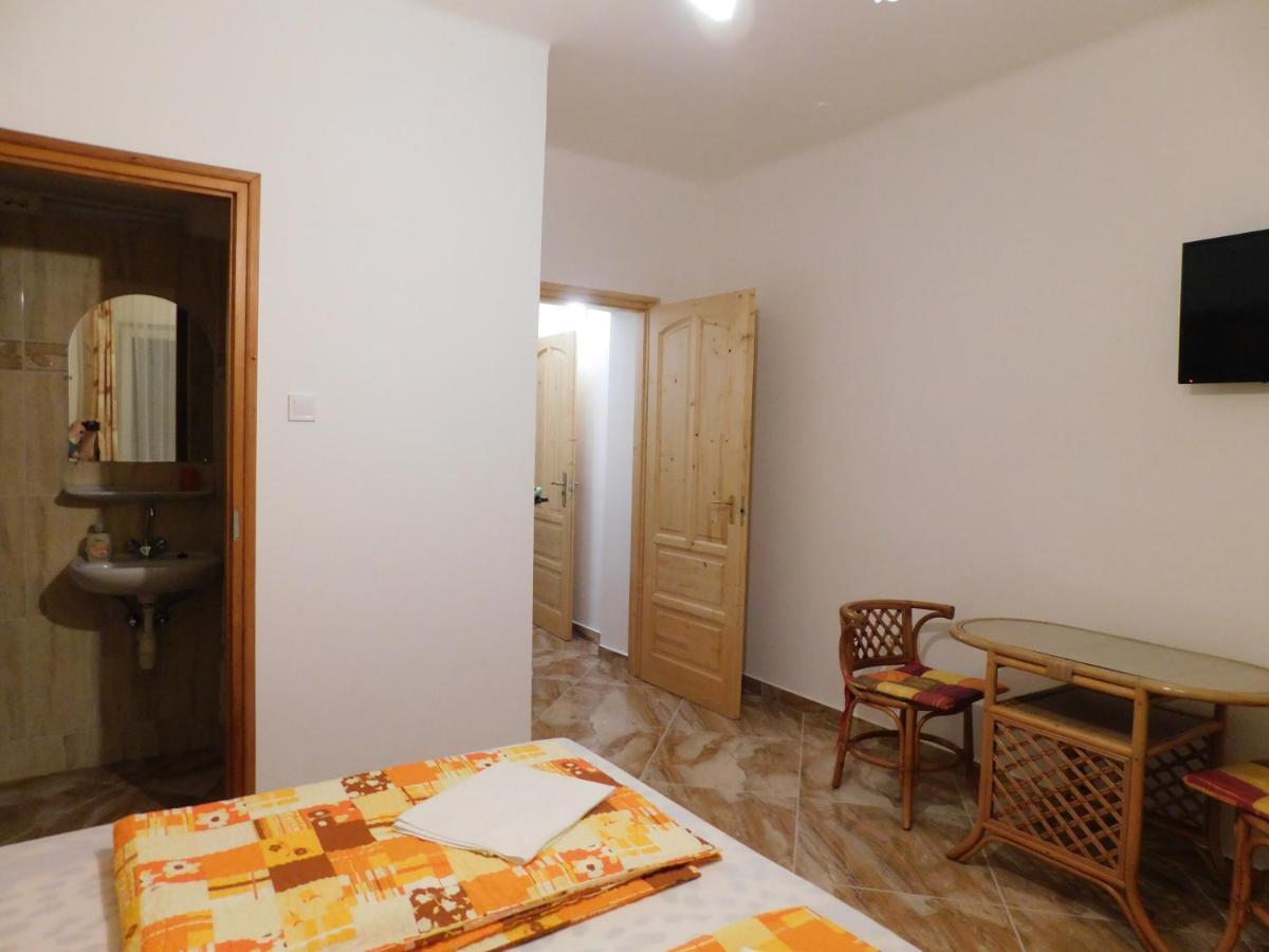 Szamoca Vendeghaz Hotel Мисколк Екстериор снимка