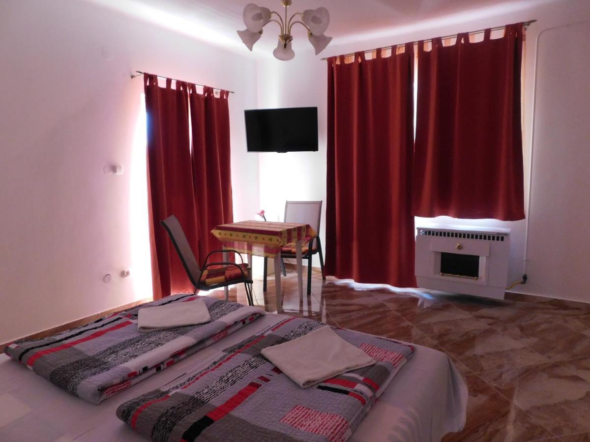 Szamoca Vendeghaz Hotel Мисколк Екстериор снимка