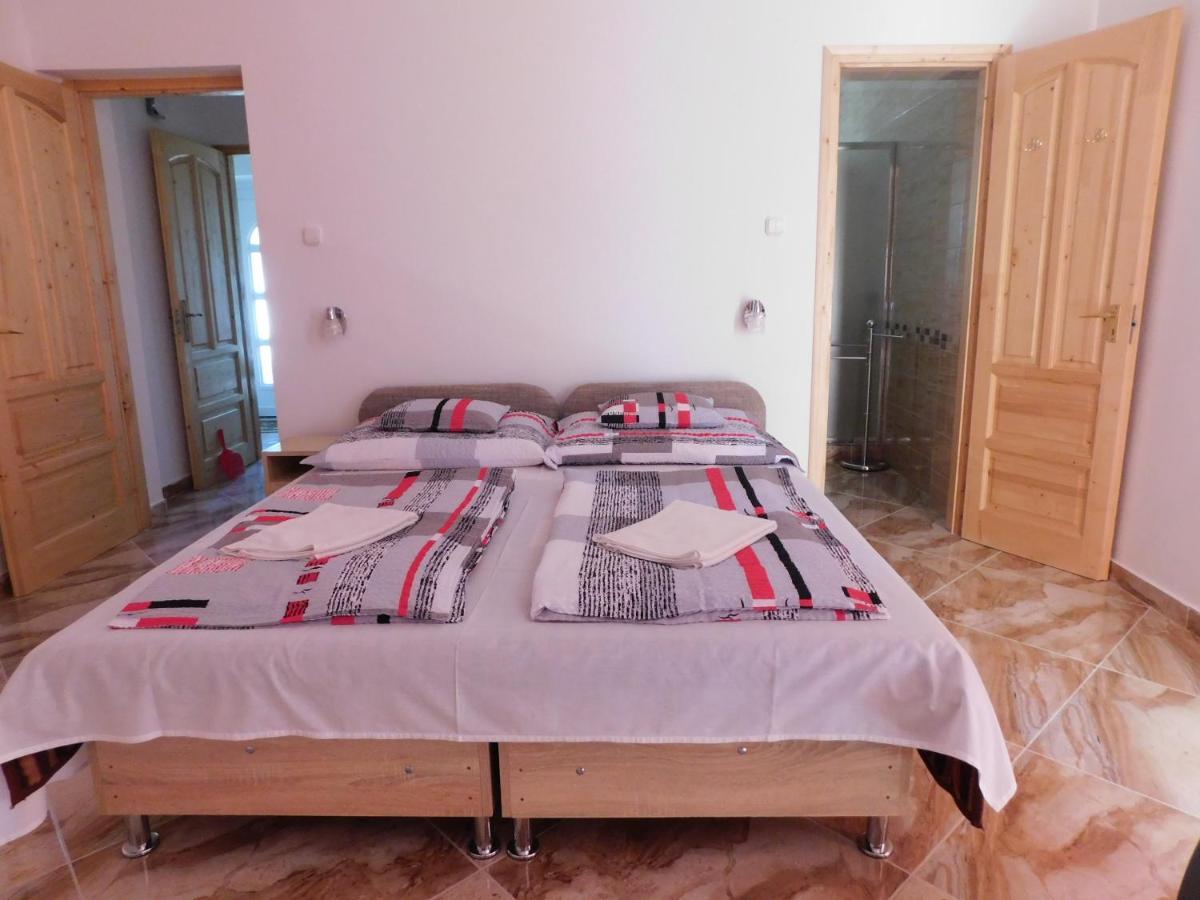 Szamoca Vendeghaz Hotel Мисколк Екстериор снимка