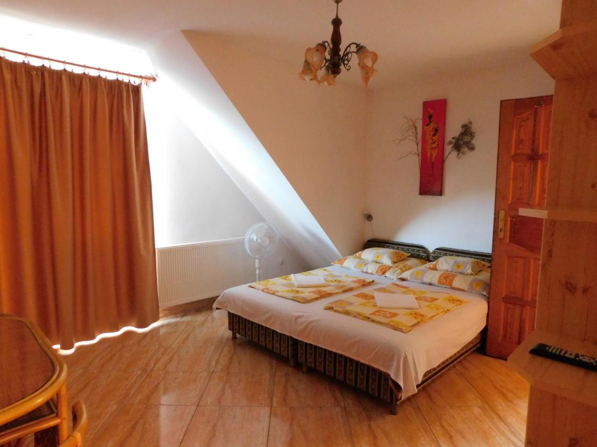 Szamoca Vendeghaz Hotel Мисколк Екстериор снимка