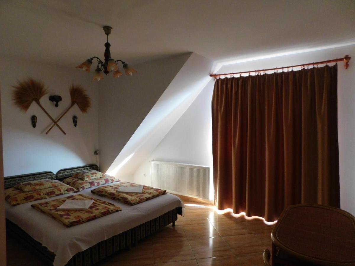 Szamoca Vendeghaz Hotel Мисколк Екстериор снимка