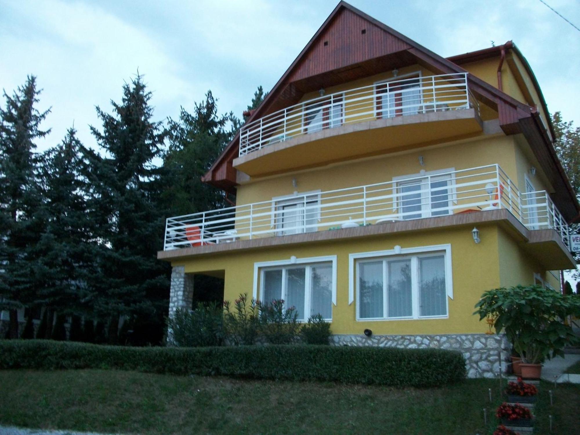 Szamoca Vendeghaz Hotel Мисколк Екстериор снимка